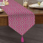 Özel Tasarım Gri Zeminde Fuşya Ikat Desenli Dijital Baskılı Püsküllü Şönil Üçgen Runner Realhomes