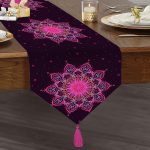 Siyah Zeminde Pembe Neon Mandala Desenli Dekoratif Püsküllü Şönil Üçgen Runner Realhomes