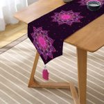 Siyah Zeminde Pembe Neon Mandala Desenli Dekoratif Püsküllü Şönil Üçgen Runner Realhomes