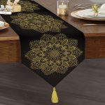 Siyah Zeminde Gold Mandala Motifli Püsküllü Şönil Üçgen Runner Realhomes