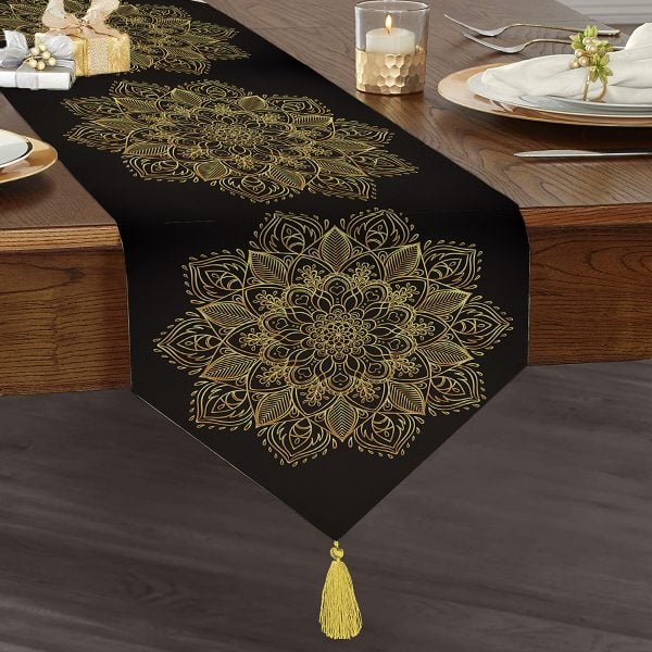 Siyah Zeminde Gold Mandala Motifli Püsküllü Şönil Üçgen Runner Realhomes