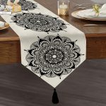 Beyaz Zeminde Çiçek Mandala Desenli Püsküllü Şönil Üçgen Runner Realhomes