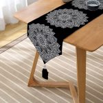 Siyah Beyaz Mandala Tasarımlı Dekoratif Püsküllü Şönil Üçgen Runner Realhomes