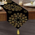Siyah Zeminde Gold Mandala Motifli Püsküllü Şönil Üçgen Runner Realhomes