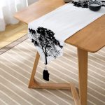 Dekoratif Doğa Çizimli Ağaç Motifli Püsküllü Şönil Üçgen Runner Realhomes