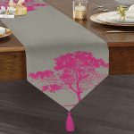 - UcgenRunner-5230fusya-Gorsel1 - Realhomes  Gri Zeminde Dekoratif Fuşya Ağaç Tasarımlı Püsküllü Şönil Üçgen Runner Realhomes