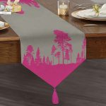 - UcgenRunner-5232fusya-Gorsel1 - Realhomes  Gri Zeminde Fuşya Ağaç Tasarımlı Dekoratif Püsküllü Şönil Üçgen Runner Realhomes