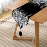 - UcgenRunner-5233-Gorsel2 - Realhomes Siyah Zeminde Beyaz Ve Gri Çiçek Temalı Özel Tasarım Püsküllü Şönil Üçgen Runner Realhomes