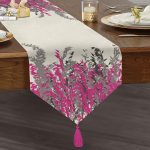 - UcgenRunner-5233beyaz-Gorsel1 - Realhomes Beyaz Zeminde Gri Ve Fuşya Çiçek Baskılı Püsküllü Şönil Üçgen Runner Realhomes