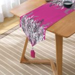 Fuşya Zeminde Beyaz Ve Gri Çiçek Motifli Püsküllü Şönil Üçgen Runner Realhomes