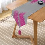 Gri Zeminde Fuşya Palmiye Yaprakları Motifli Püsküllü Şönil Üçgen Runner Realhomes