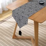 Siyah Beyaz Geometrik Çizim Baskılı Püsküllü Şönil Üçgen Runner Realhomes