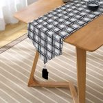 Izgara Zeminde Gri Tonlama Baskılı Özel Tasarım Püsküllü Şönil Üçgen Runner Realhomes