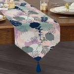 - UcgenRunner-5275-Gorsel1 - Realhomes  Tropik Yaprak Motifli Dekoratif Dijital Baskılı Püsküllü Şönil Üçgen Runner Realhomes