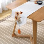 - UcgenRunner-5280-1-Gorsel2 - Realhomes Beyaz Zemin Üzerinde Kurumuş Çiçek Motifli Modern Püsküllü Şönil Üçgen Runner Realhomes