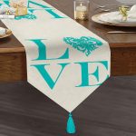 Aşk Temalı Dijital Baskılı Dekoratif Püsküllü Şönil Üçgen Runner Realhomes