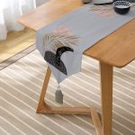 Gri Zeminde Gold Yaprak Motifli Dekoratif Püsküllü Şönil Üçgen Runner Realhomes