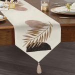 Beyaz Zeminde Soyut Çizim Ay ve Yaprak Motifli Modern Püsküllü Şönil Üçgen Runner Realhomes