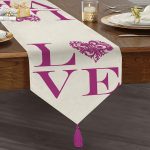 - UcgenRunner-532-Gorsel1 - Realhomes Aşk Temalı Dijital Baskılı Dekoratif Püsküllü Şönil Üçgen Runner Realhomes