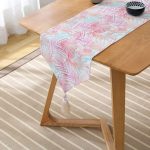 Pembe Ve Mavi Yaprak Desenli Özel Tasarım Dekoratif Püsküllü Şönil Üçgen Runner Realhomes