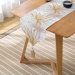 - UcgenRunner-5339-Gorsel2 - Realhomes Beyaz Ve Gold Yaprak Desenli Özel Tasarım Modern Püsküllü Şönil Üçgen Runner Realhomes