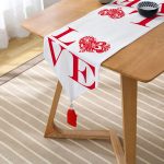 - UcgenRunner-534-Gorsel2 - Realhomes Aşk Temalı Dijital Baskılı Dekoratif Püsküllü Şönil Üçgen Runner Realhomes