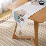 - UcgenRunner-5340-Gorsel2 - Realhomes Botanik Portre Desenli Özel Tasarım Püsküllü Şönil Üçgen Runner Realhomes