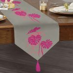 Fuşya Palmiye Yaprak Baskılı Dekoratif Püsküllü Şönil Üçgen Runner Realhomes