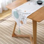 Beyaz Zemin Üzerinde Çizim Çiçek Tasarımlı Püsküllü Şönil Üçgen Runner Realhomes