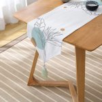 Karakalem Botanik Yaprak Desenli Püsküllü Şönil Üçgen Runner Realhomes