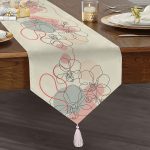 Kırmızı Ve Turucu Şerit Temalı Çiçek Tasrımlı Dekoratif Püsküllü Şönil Üçgen Runner Realhomes