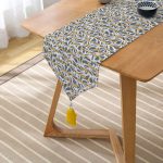 - UcgenRunner-5391-Gorsel2 - Realhomes Gri Zeminde Dalgalı Çizgiler Üzerinde Damla Motifli Püsküllü Şönil Üçgen Runner Realhomes