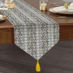 - UcgenRunner-5393-Gorsel1 - Realhomes Kot Zeminli Dekoratif Çiçek Motifli Püsküllü Şönil Üçgen Runner Realhomes