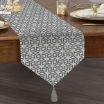 - UcgenRunner-5413-Gorsel1 - Realhomes Kot Gri Zemin Üzerinde Geometrik Çizimler Özel Tasarım Püsküllü Şönil Üçgen Runner Realhomes