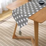 Puantiyeli Dijital Baskılı Dekoratif Püsküllü Şönil Üçgen Runner Realhomes