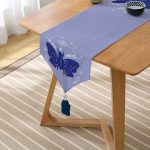 - UcgenRunner-5747-Gorsel2 - Realhomes Karolina Mavisi Zeminli Sonsuz Kelebek Desenli Modern Püsküllü Şönil Üçgen Runner Realhomes