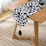 - UcgenRunner-5765-Gorsel2 - Realhomes Beyaz Zeminde Anlamsız Çizgiler Motifli Püsküllü Şönil Üçgen Runner Realhomes