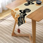 - UcgenRunner-5830-Gorsel2 - Realhomes  Etnik Desen Zeminli Afrika Kadın Motifli Dekoratif Püsküllü Şönil Üçgen Runner Realhomes