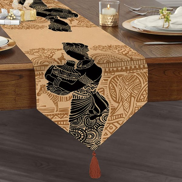 - UcgenRunner-5839-Gorsel1 - Realhomes  Suşi Yiyen Japon Kız Motifli Modern Püsküllü Şönil Üçgen Runner Realhomes