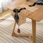 Etnik Desen Zeminli Afrika Kadın Motifli Dekoratif Püsküllü Şönil Üçgen Runner Realhomes