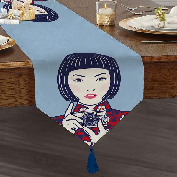 - UcgenRunner-5854-Gorsel1 - Realhomes  Suşi Yiyen Japon Kız Motifli Modern Püsküllü Şönil Üçgen Runner Realhomes