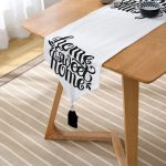 - UcgenRunner-606-Gorsel2 - Realhomes Home Sweet Home Dijital Baskılı Dekoratif Püsküllü Şönil Üçgen Runner Realhomes