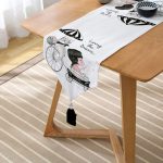 Fashion Girl Dijital Baskılı Modern Püsküllü Şönil Üçgen Runner Realhomes