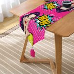 - UcgenRunner-740-Gorsel2 - Realhomes  Pop Art Resimli Dijital Baskılı Dekoratif Püsküllü Şönil Üçgen Runner Realhomes