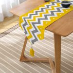 RealHomes Özel Tasarımlı Dijital Baskılı Dekoratif Püsküllü Şönil Üçgen Runner Realhomes