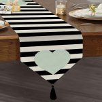 Kalp Desen Dijital Baskılı Püsküllü Şönil Üçgen Runner Realhomes