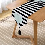 Kalp Desen Dijital Baskılı Püsküllü Şönil Üçgen Runner Realhomes