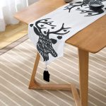 - UcgenRunner-852-Gorsel2 - Realhomes Christmas Temalı Dijital Baskılı Püsküllü Şönil Üçgen Runner Realhomes