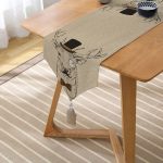 Geyik Desenli Dijital Baskılı Dekoratif Püsküllü Şönil Üçgen Runner Realhomes