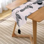 - UcgenRunner-903-Gorsel2 - Realhomes Realhomes Flamingo Temalı Dijital Baskılı Özel Tasarım Püsküllü Şönil Üçgen Runner Realhomes